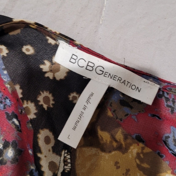 BCBGeneration Womens SZ Lg. Mult pattern sheer wrap top statement sleeves boho - Picture 3 of 8